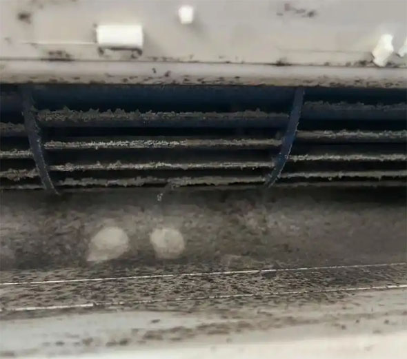 恭城空调吹的风有股烧焦味是怎么回事